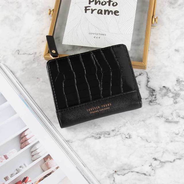 Portefeuille Chic à Motifs Crocodile en Tendances